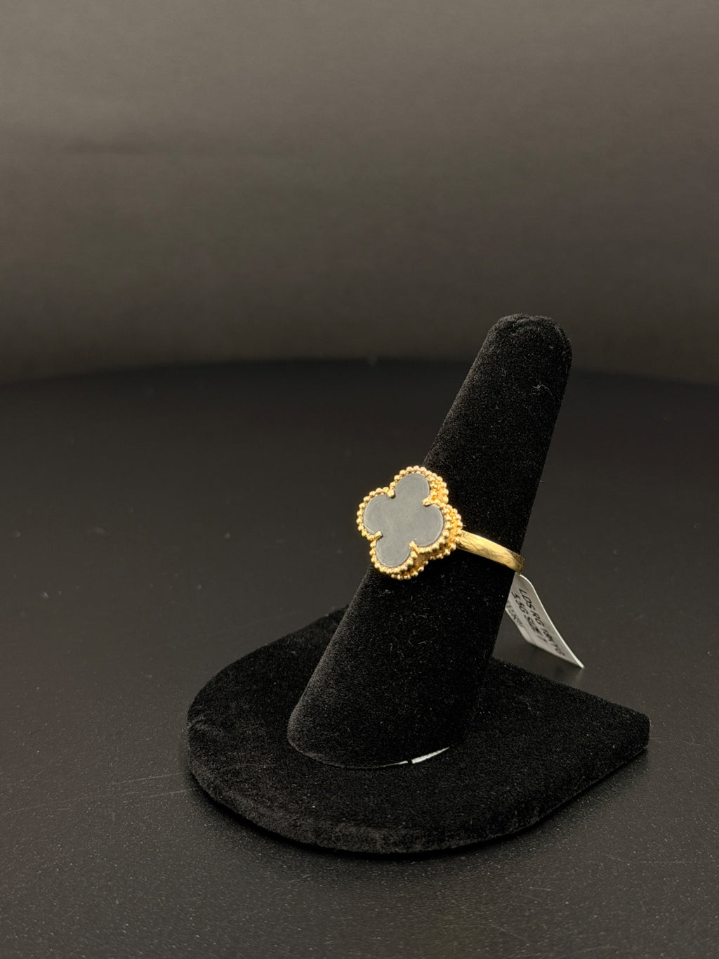 18K Gold Clover Ring Size 7 for Sale