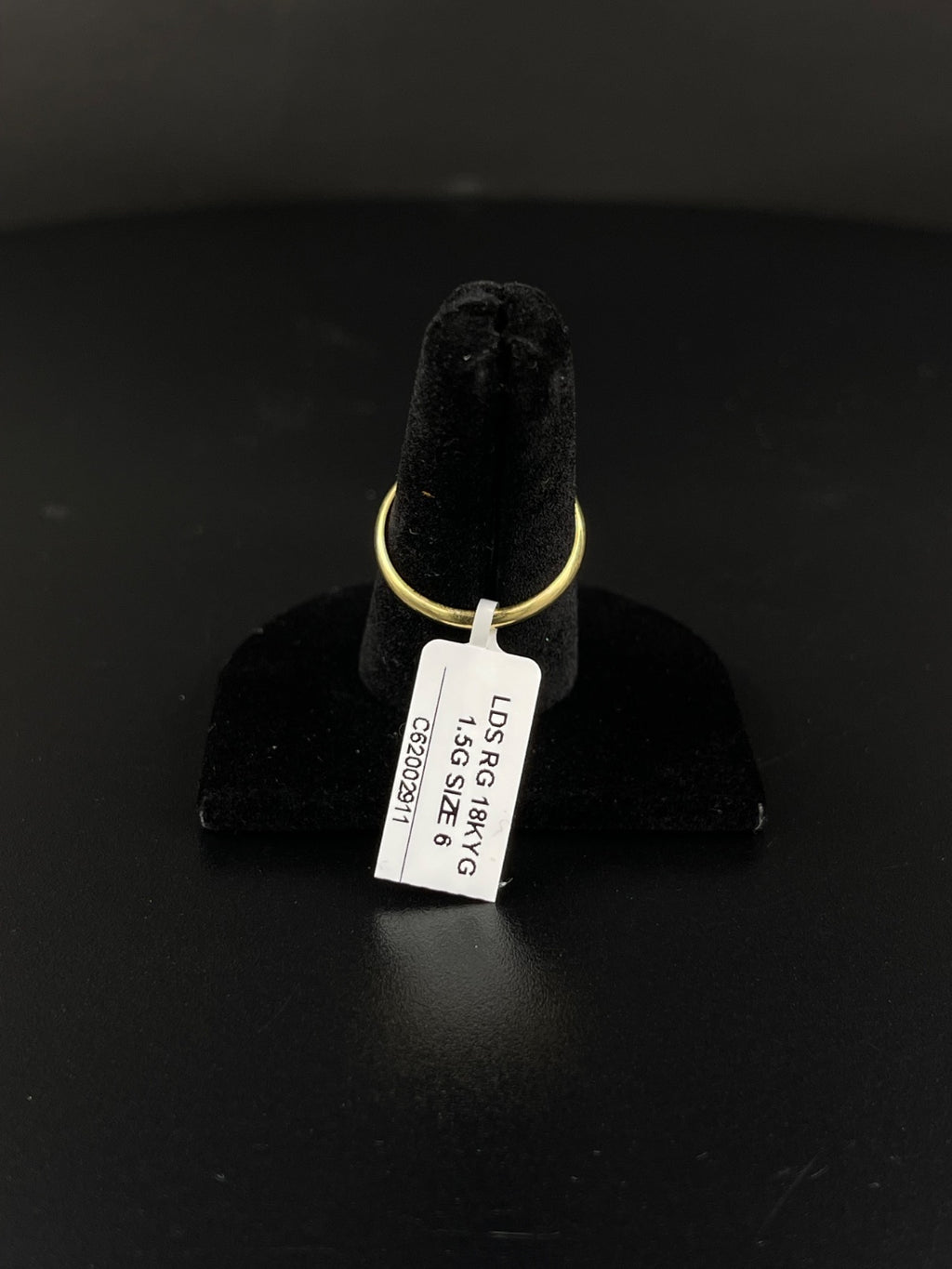 18K Gold Ring Size: 6