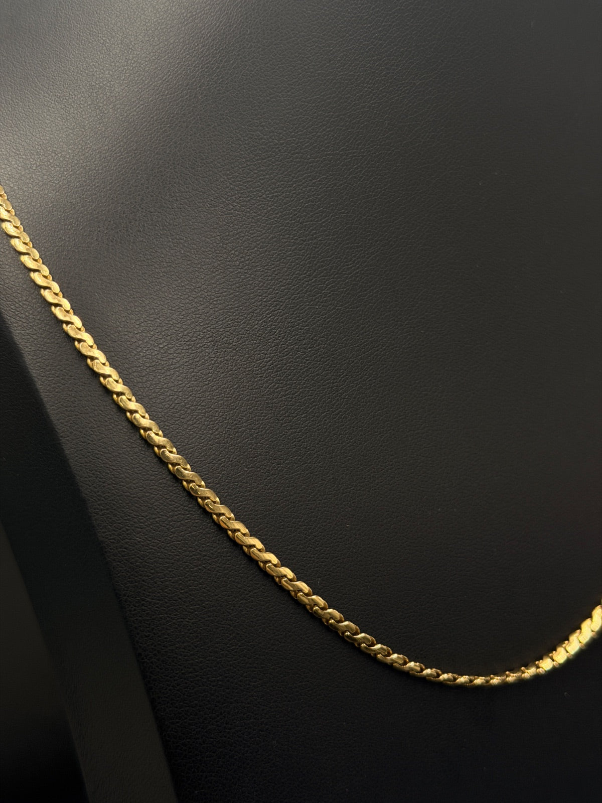 18K Gold Curb Chain Necklace 19 in