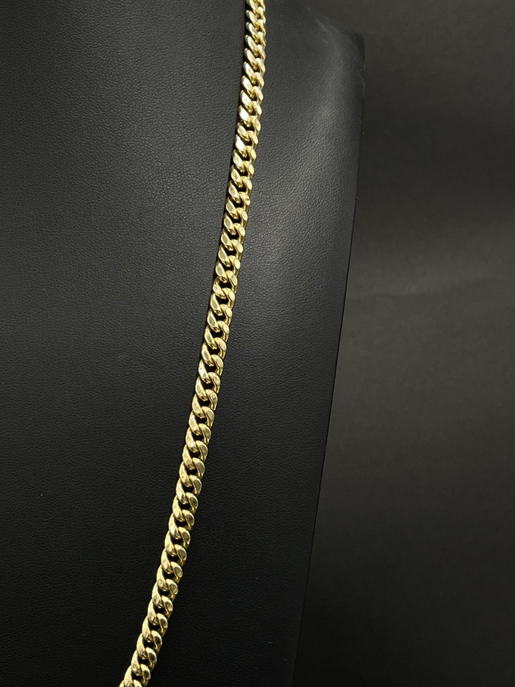 10K Gold Cuban Chain 
5.5mm
22 in