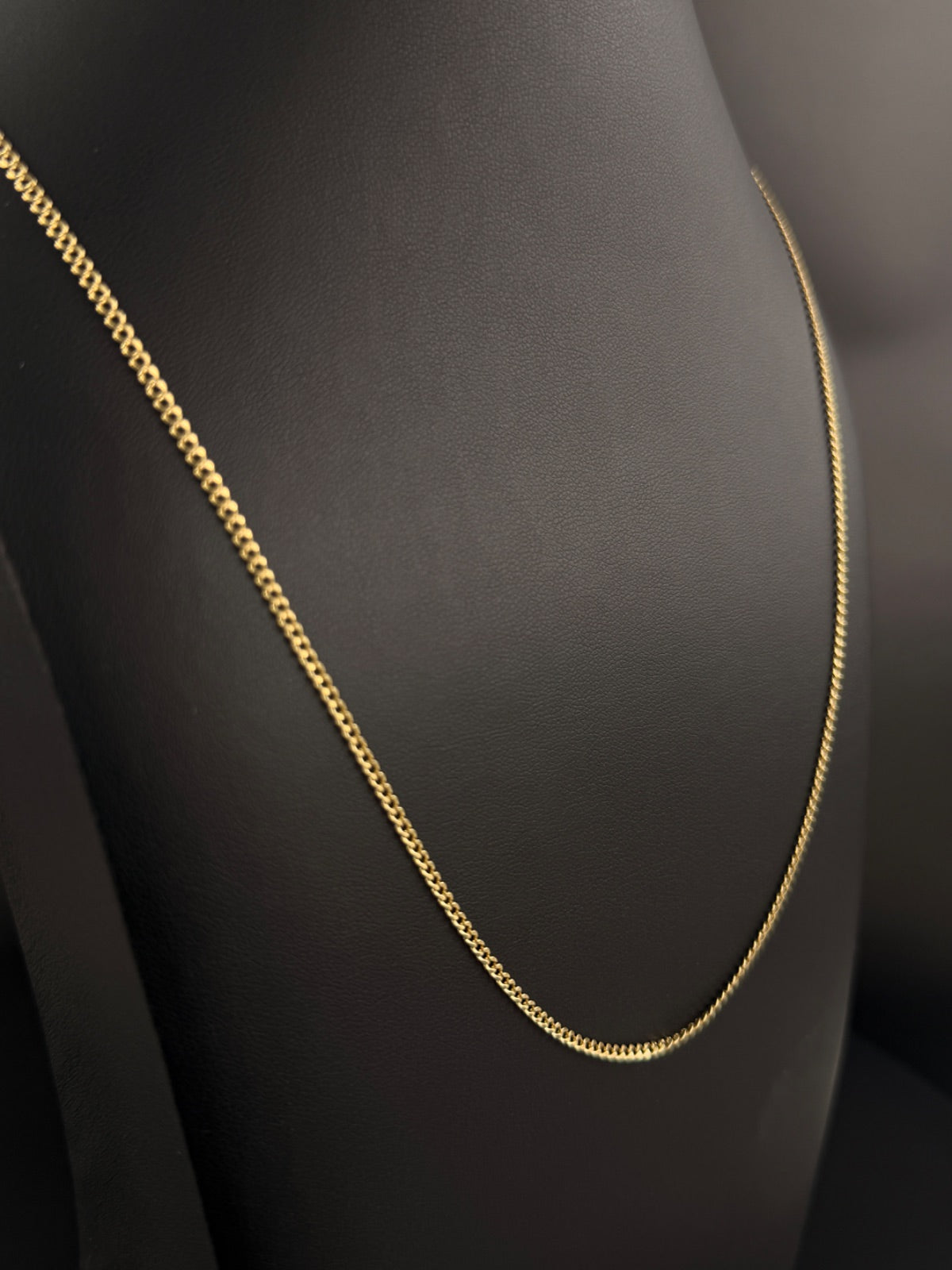 10K Gold Curb Chain Necklace 23 in