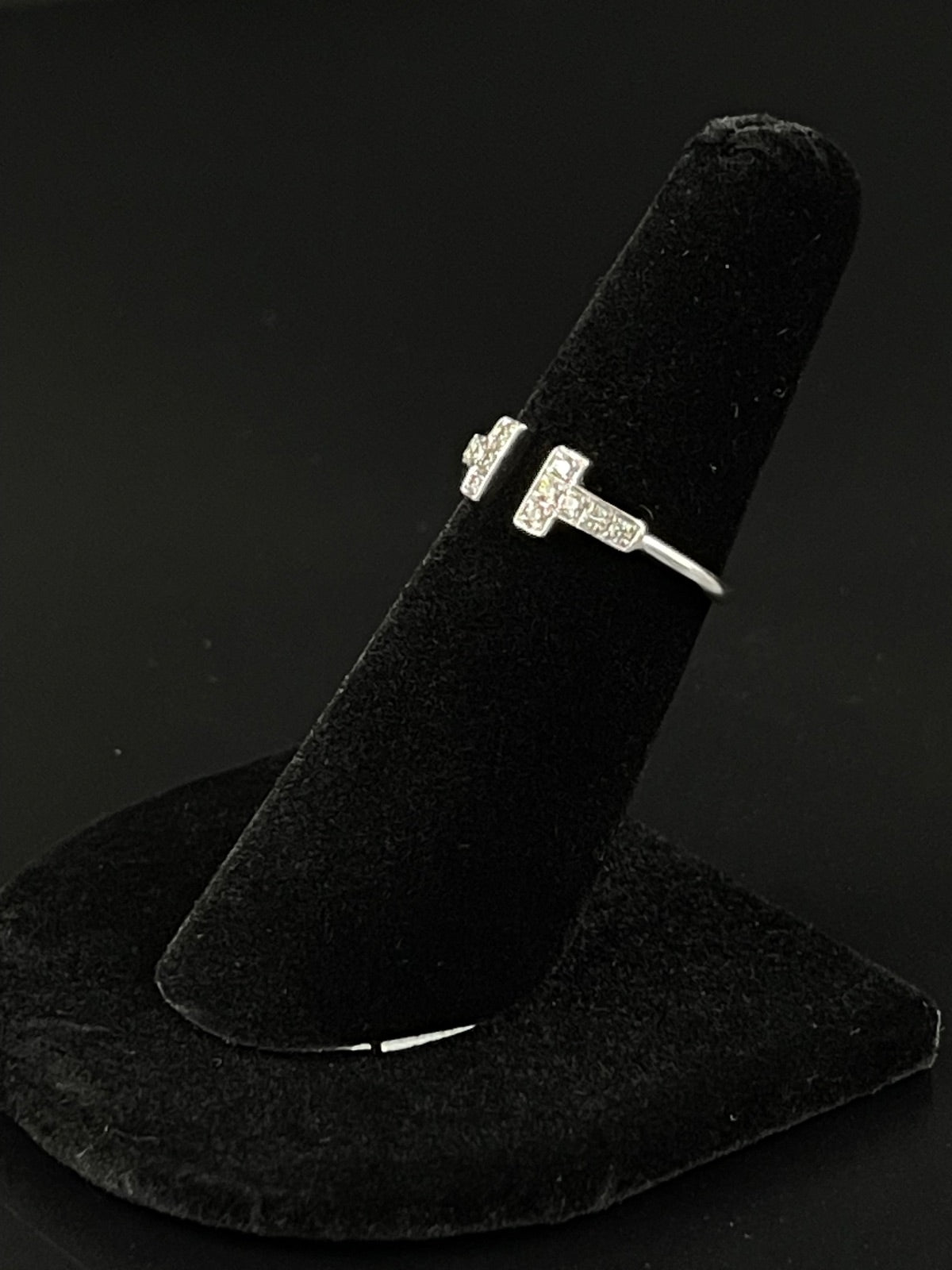18K Gold Diamond T Wire Ring 0.13ct