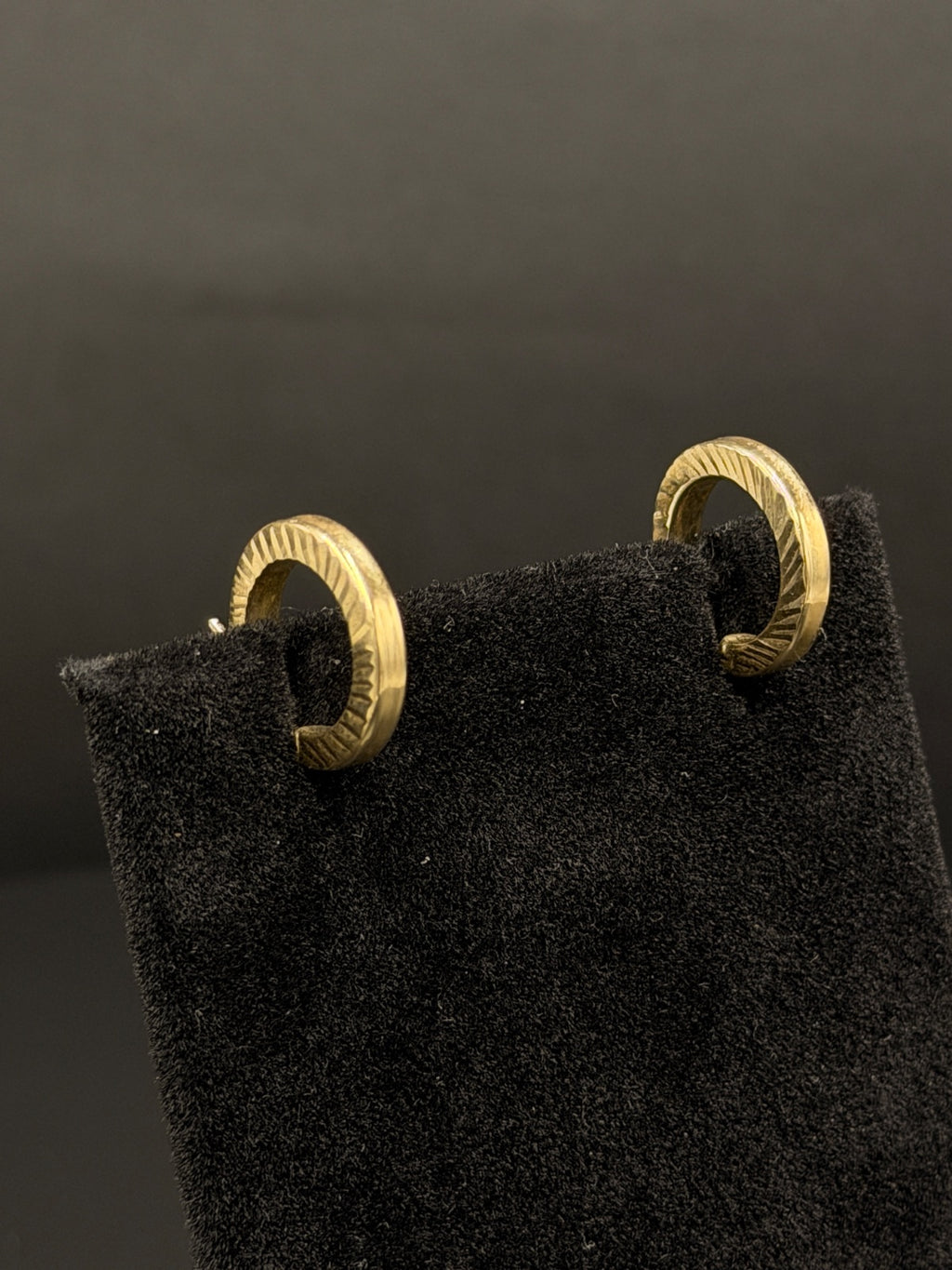 14K Gold Hoop Earrings – 1.6g | DD Pawn Loans — photo 3