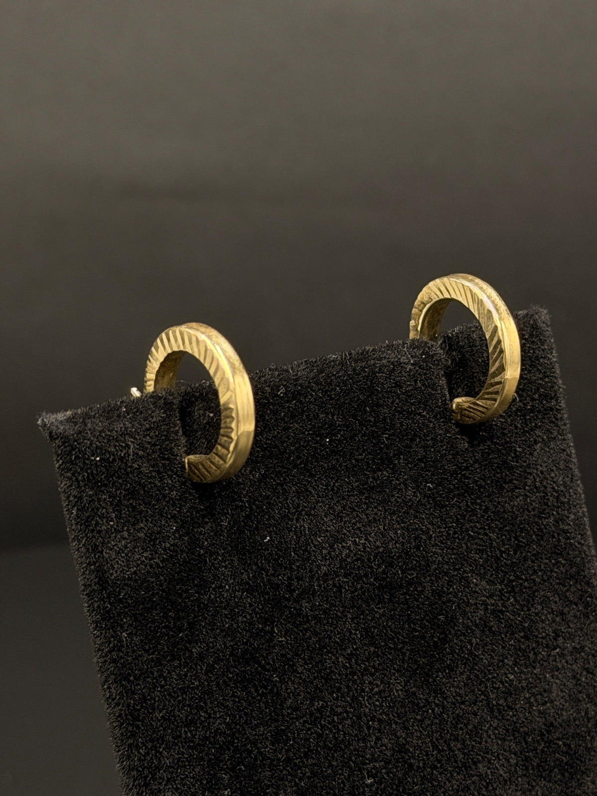14K Gold Hoop Earrings – 1.6g | DD Pawn Loans — photo 3