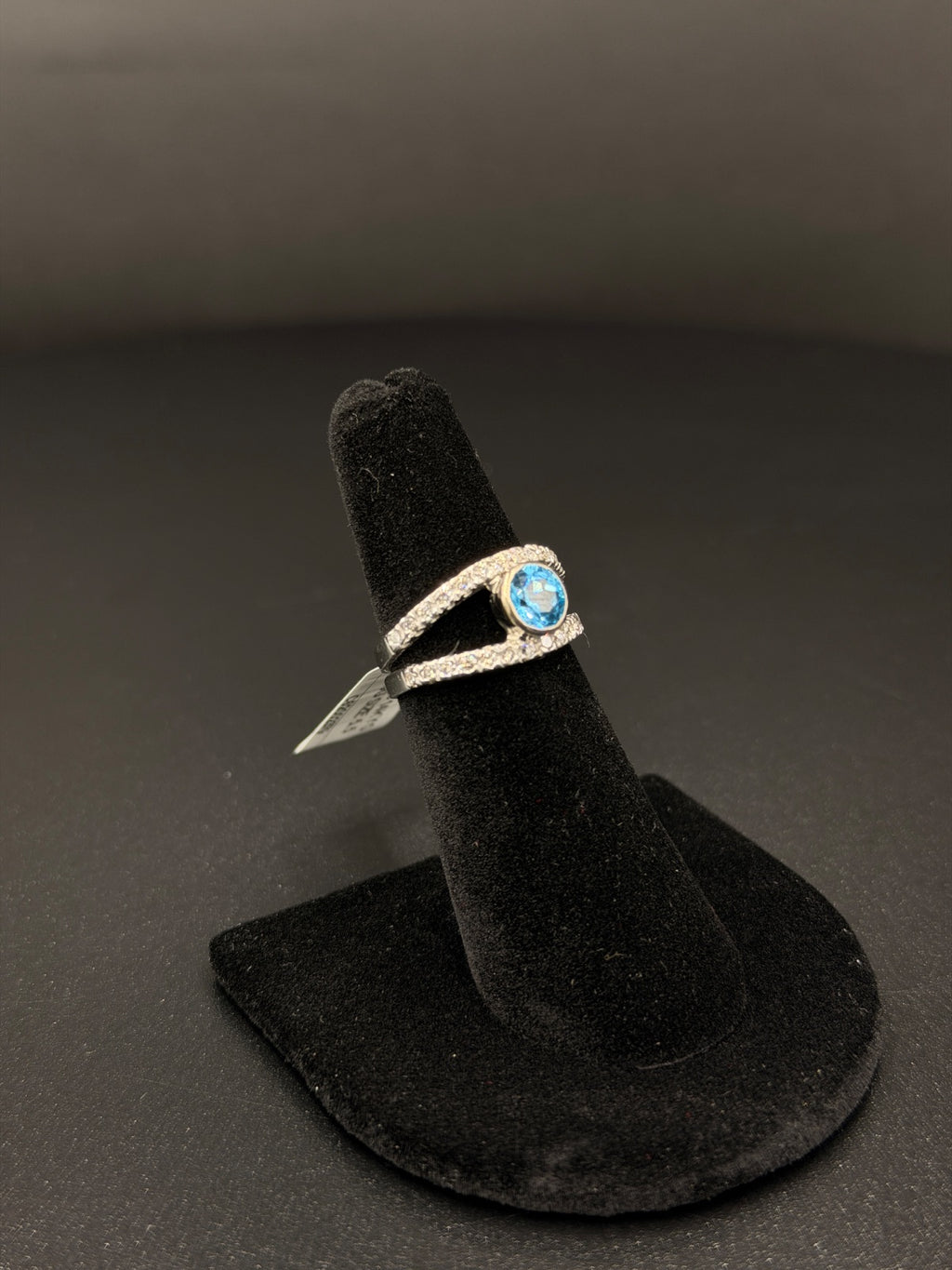 14K Gold Blue Topaz Ring Size 5.5 for Sale