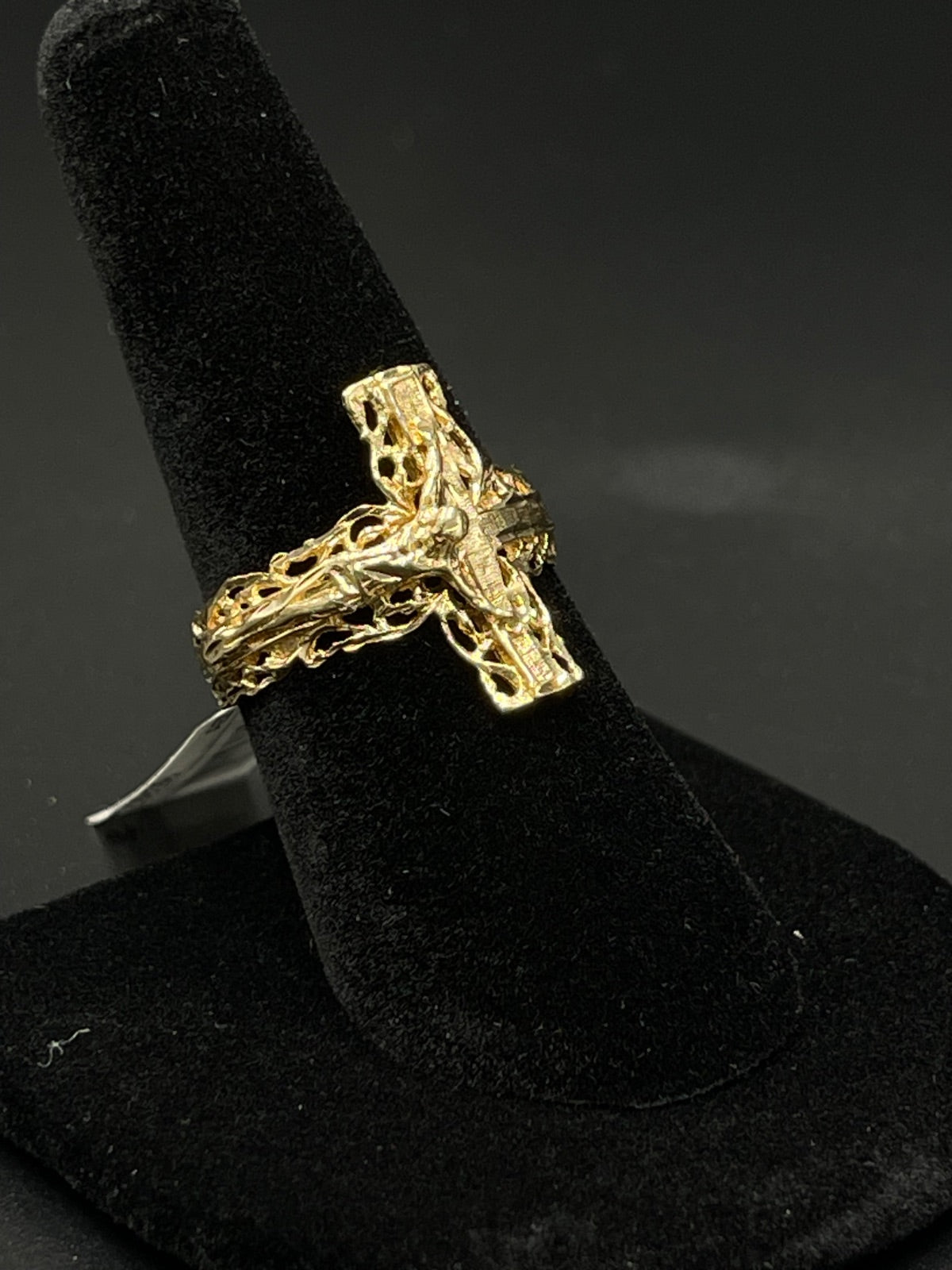 10K Gold Ring 
Size: 8
