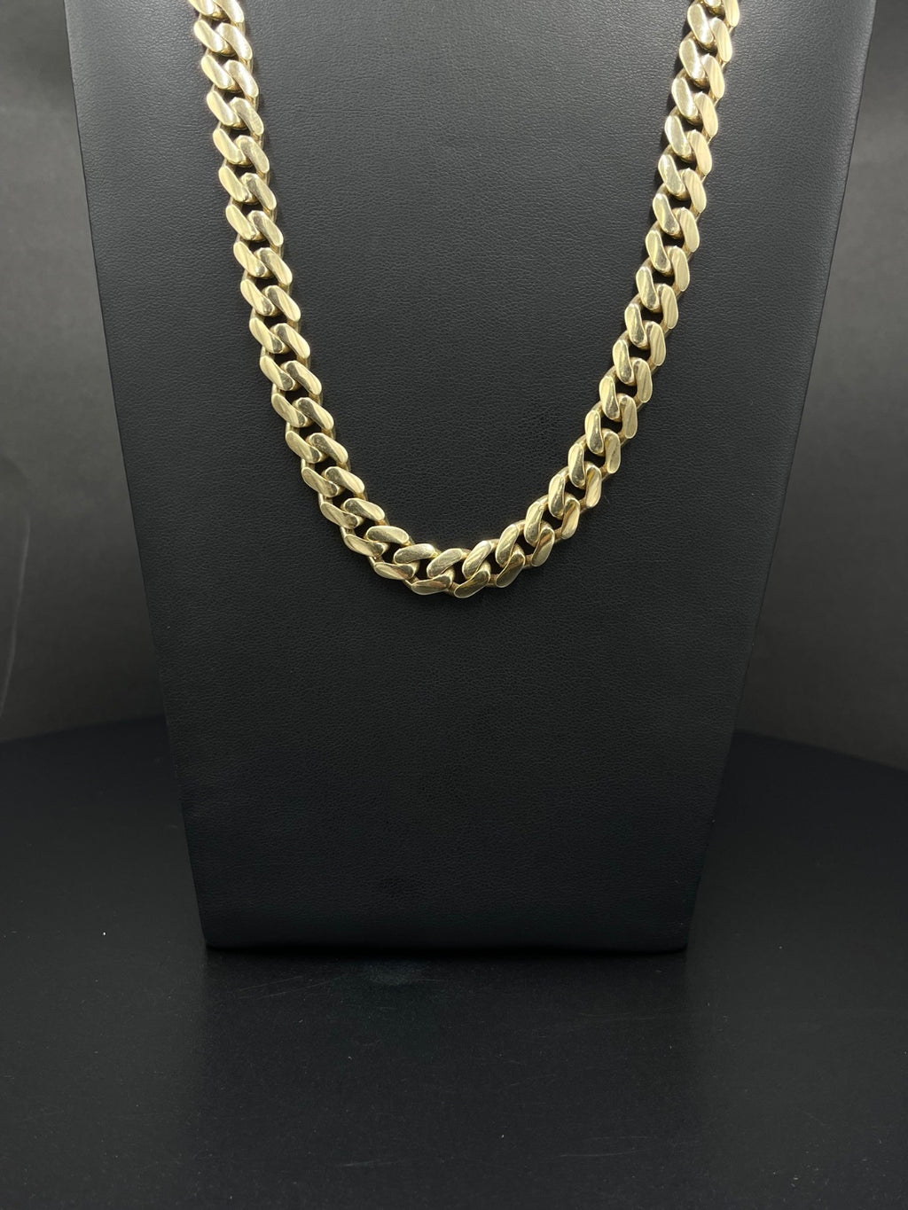 14K Gold Chain Hallow 
8.5mm
22 in