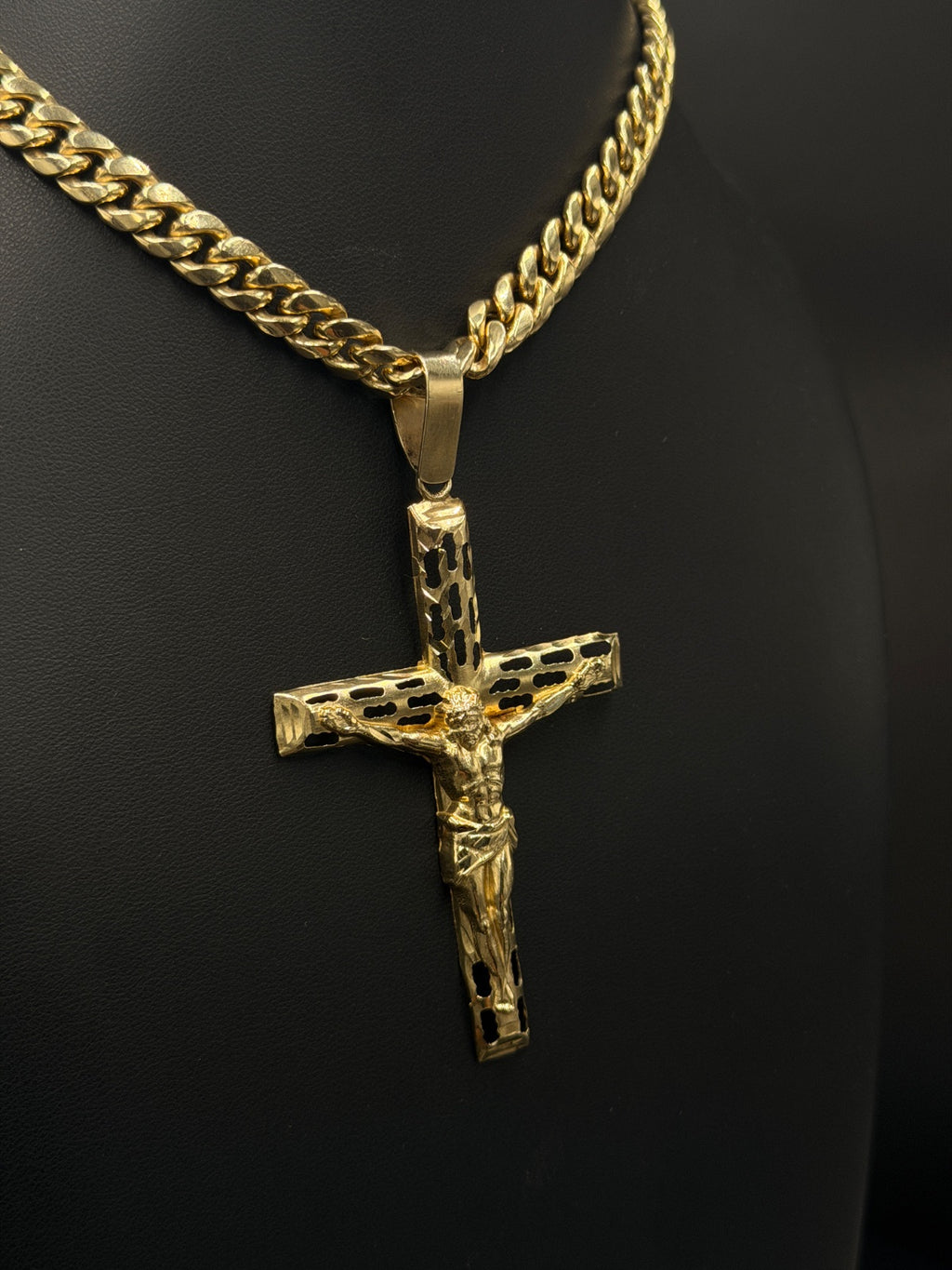 10K Gold Crucifix Pendant Necklace