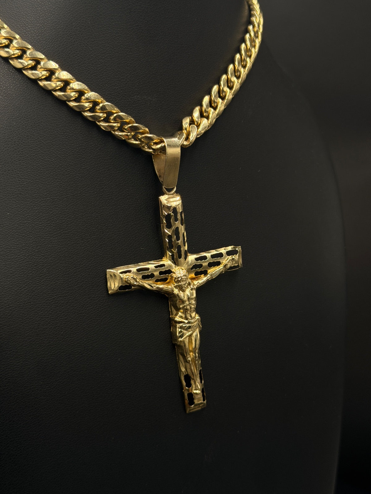 10K Gold Crucifix Pendant Necklace
