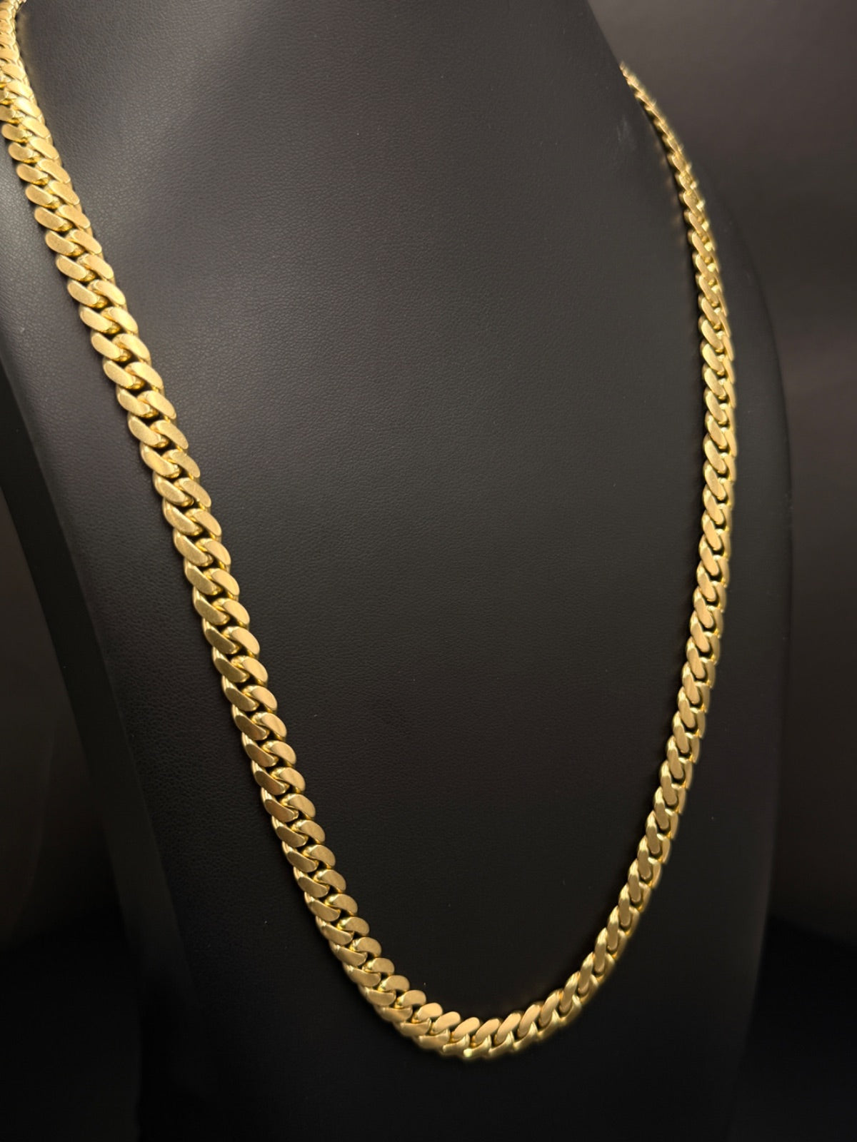 18K Gold Curb Chain Necklace 24 in 7.25mm