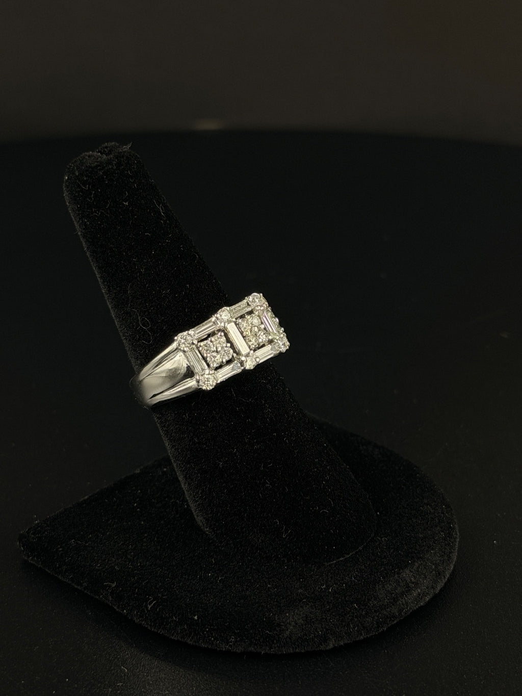 18K Gold Diamond Ring for Sale Pre-Owned