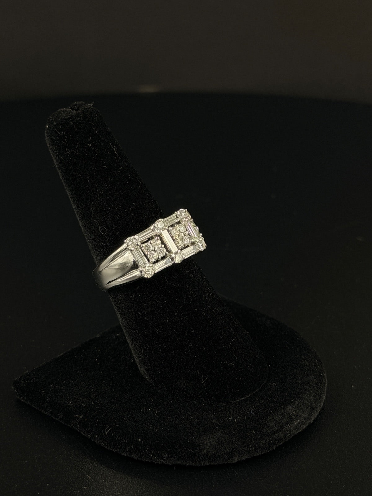 18K Gold Diamond Ring for Sale Pre-Owned