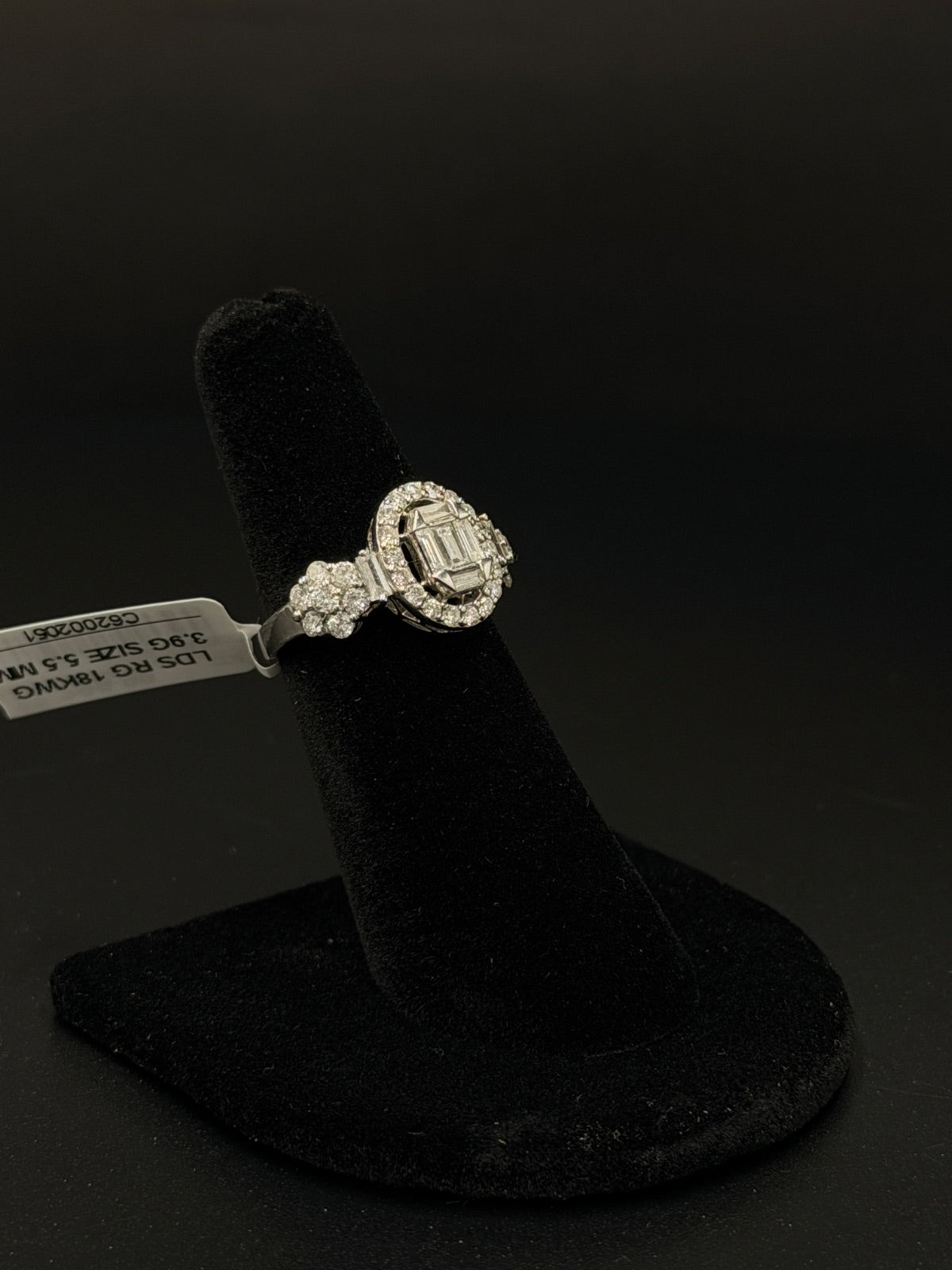 18K White Gold Diamond Ring Size 5.5 3.9 Grams — photo 3