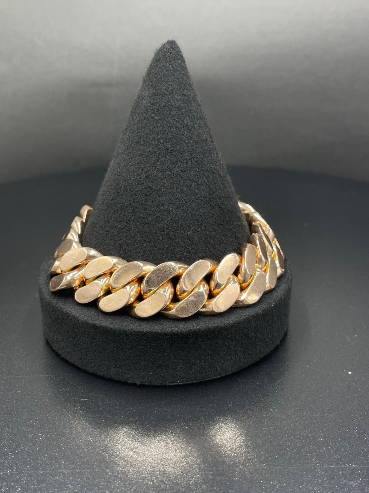 10K Rose Gold Cuban bracelet 
18mm
9.5 in