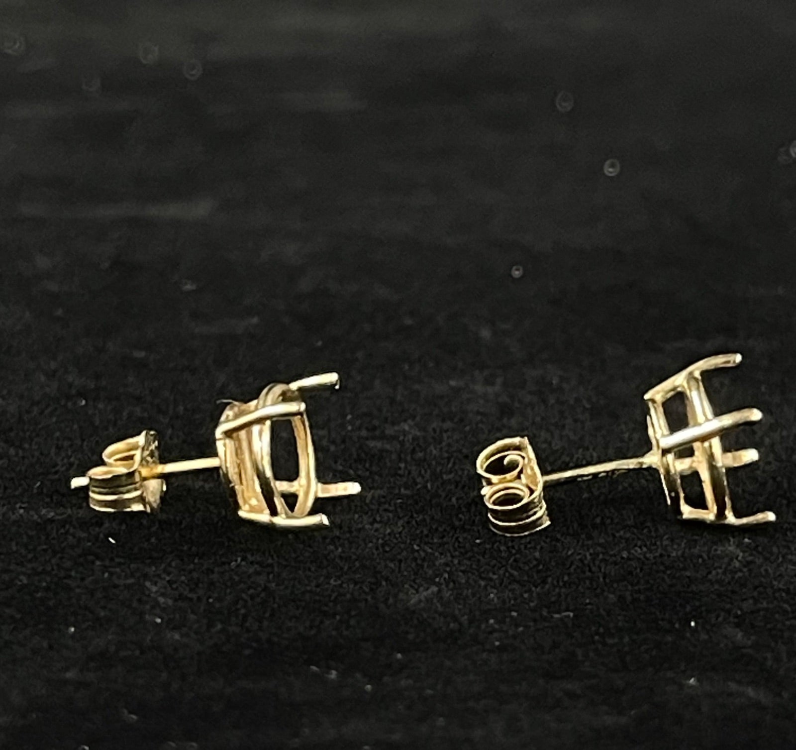 14K Gold Oval Stud Earring Settings 1.2g — Mountings Only, No Stones