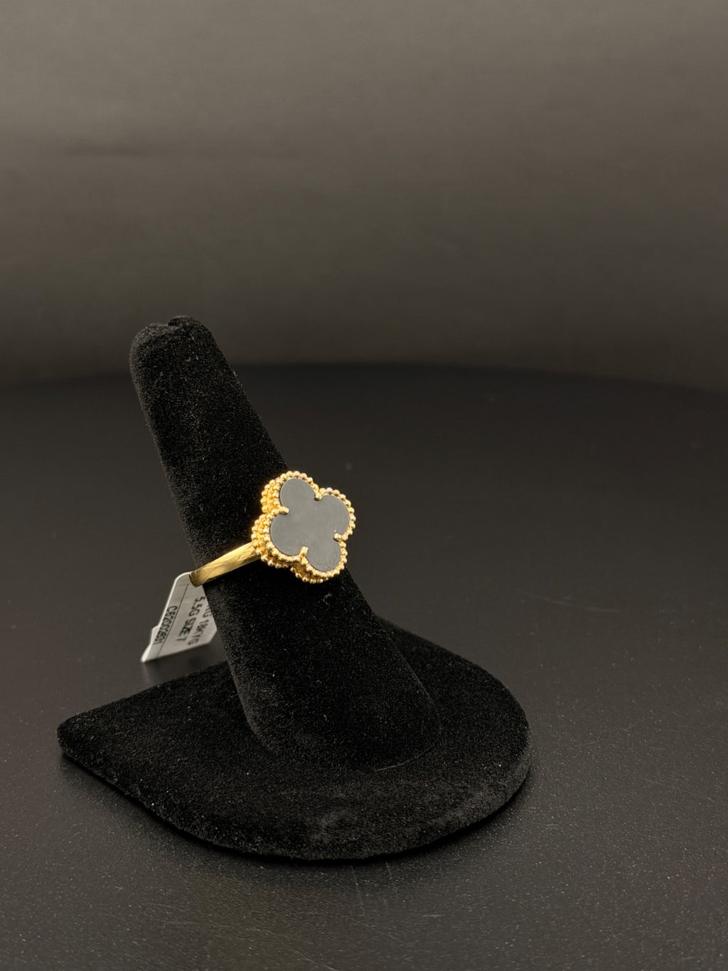 18K Gold Clover Ring Size 7 for Sale