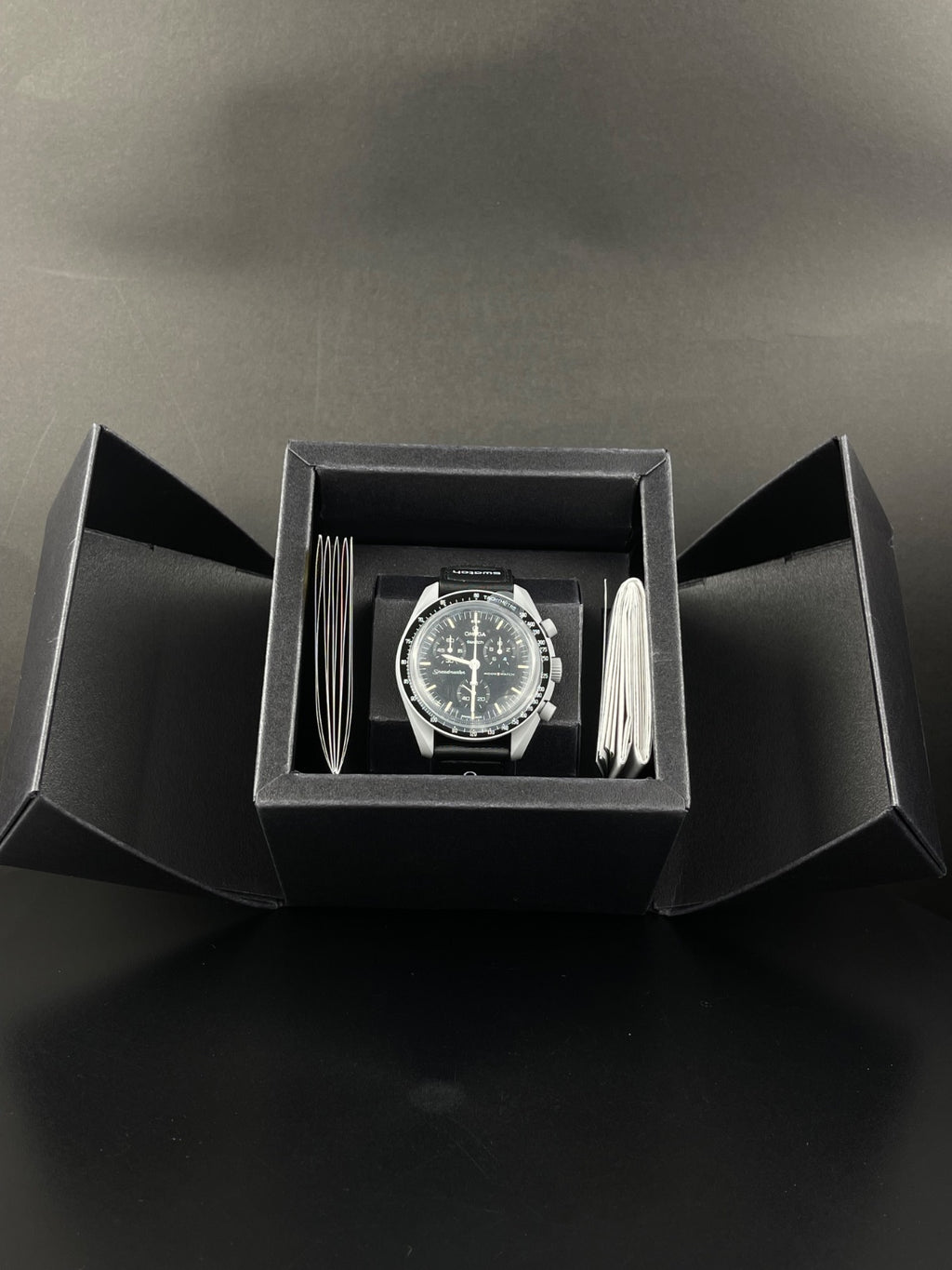 OMEGA Mission To The Moon Velcro Strap Watch Mission To Pluto Velcro Gray WatchDiameter: 42.00 mmThickness: 13.25 mm