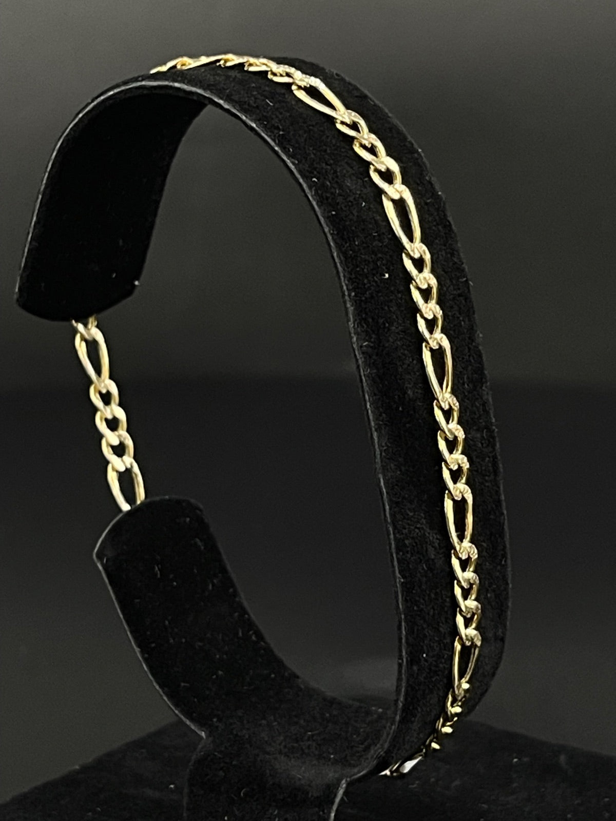 10K Gold Figaro Bracelet 
3.5mm
7.5 in