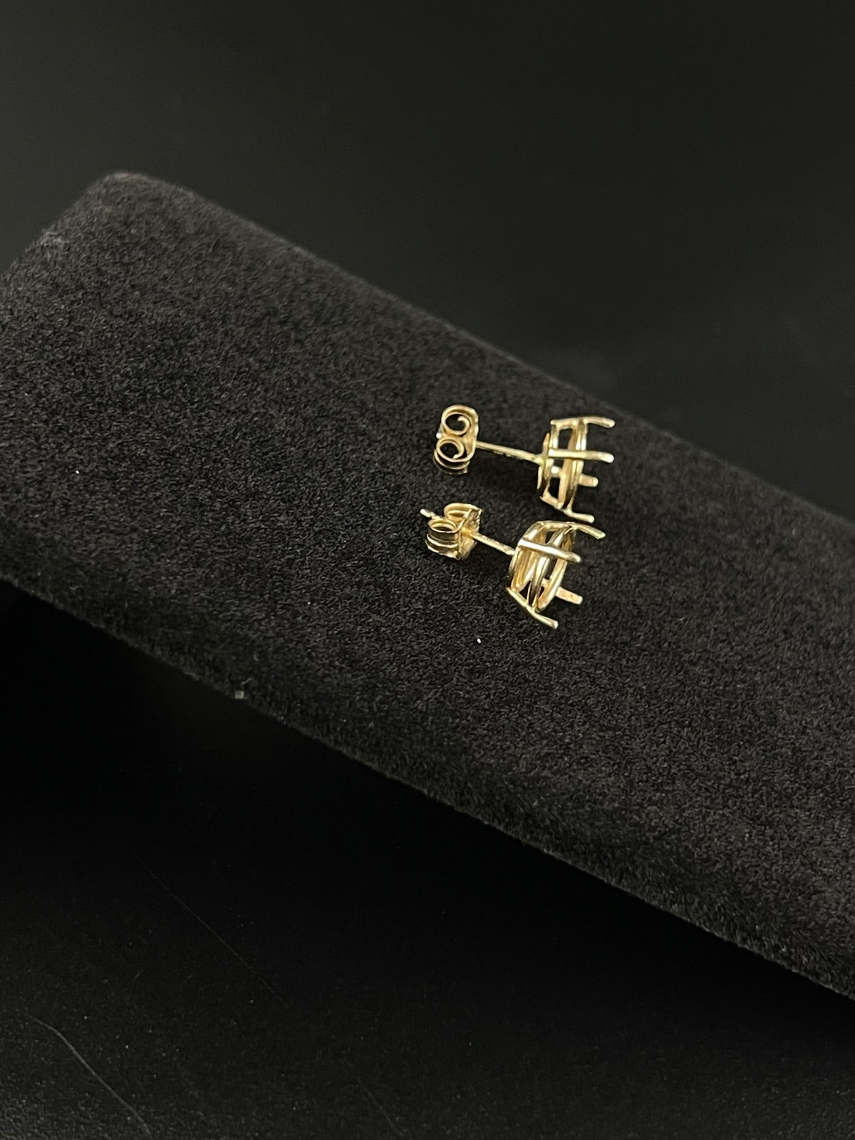14K Gold Oval Stud Earring Settings 1.2g — Mountings Only, No Stones