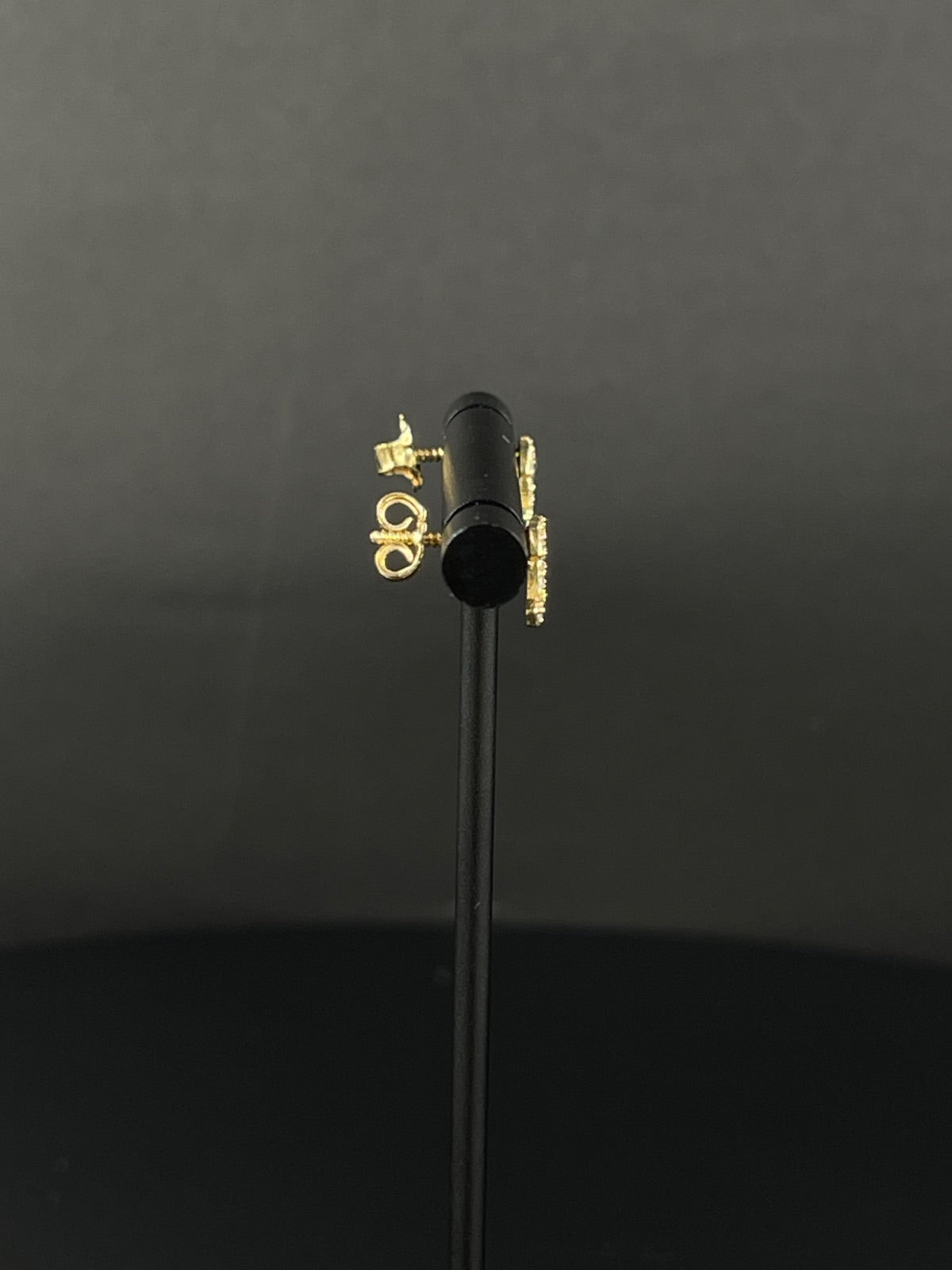 18K Gold Earrings 
8.8mm
