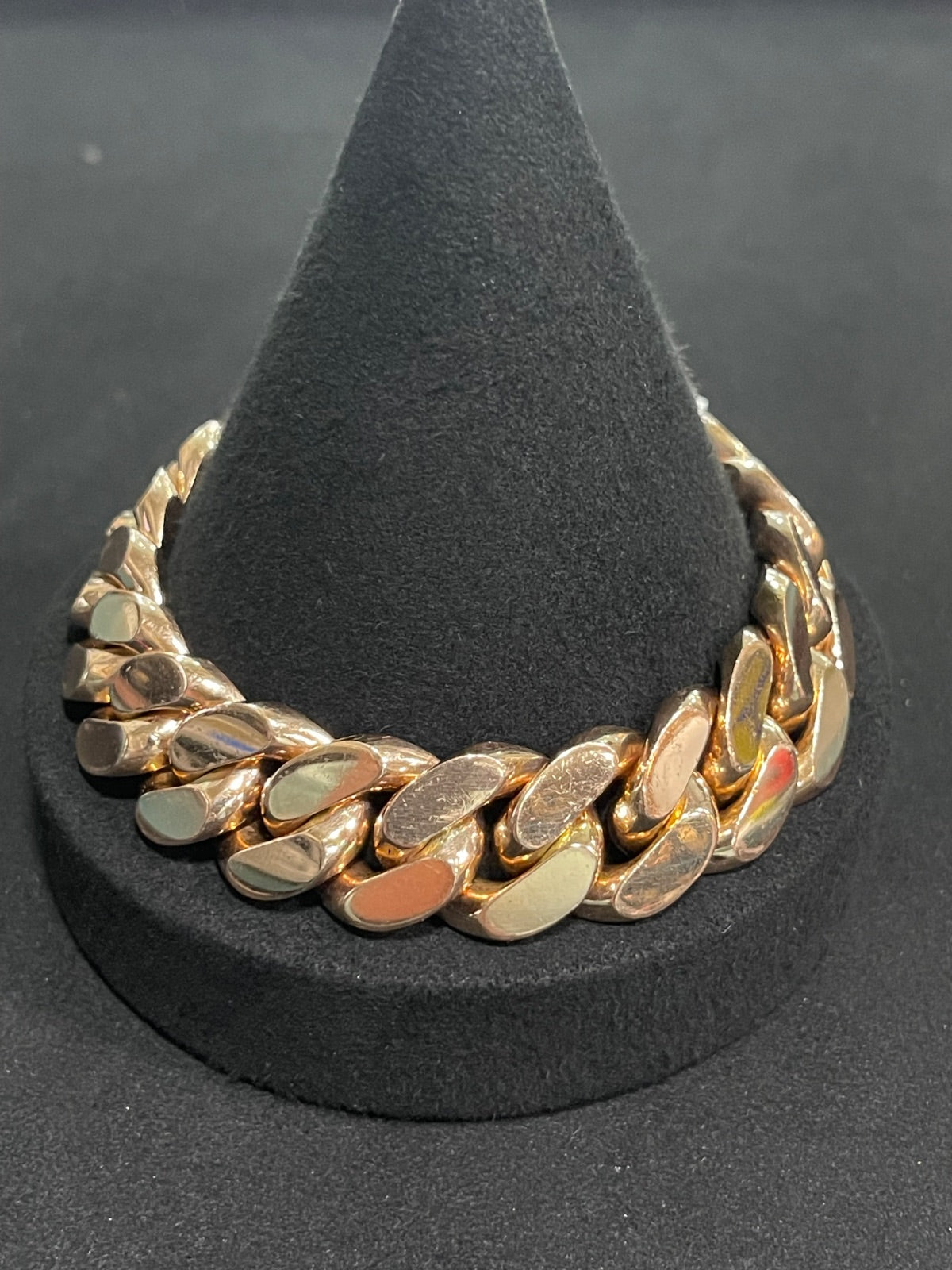 10K Rose Gold Cuban bracelet 
18mm
9.5 in