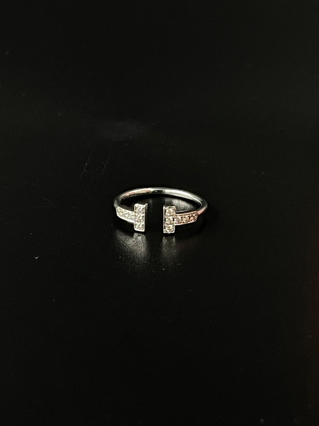 18K Gold Diamond T Wire Ring 0.13ct