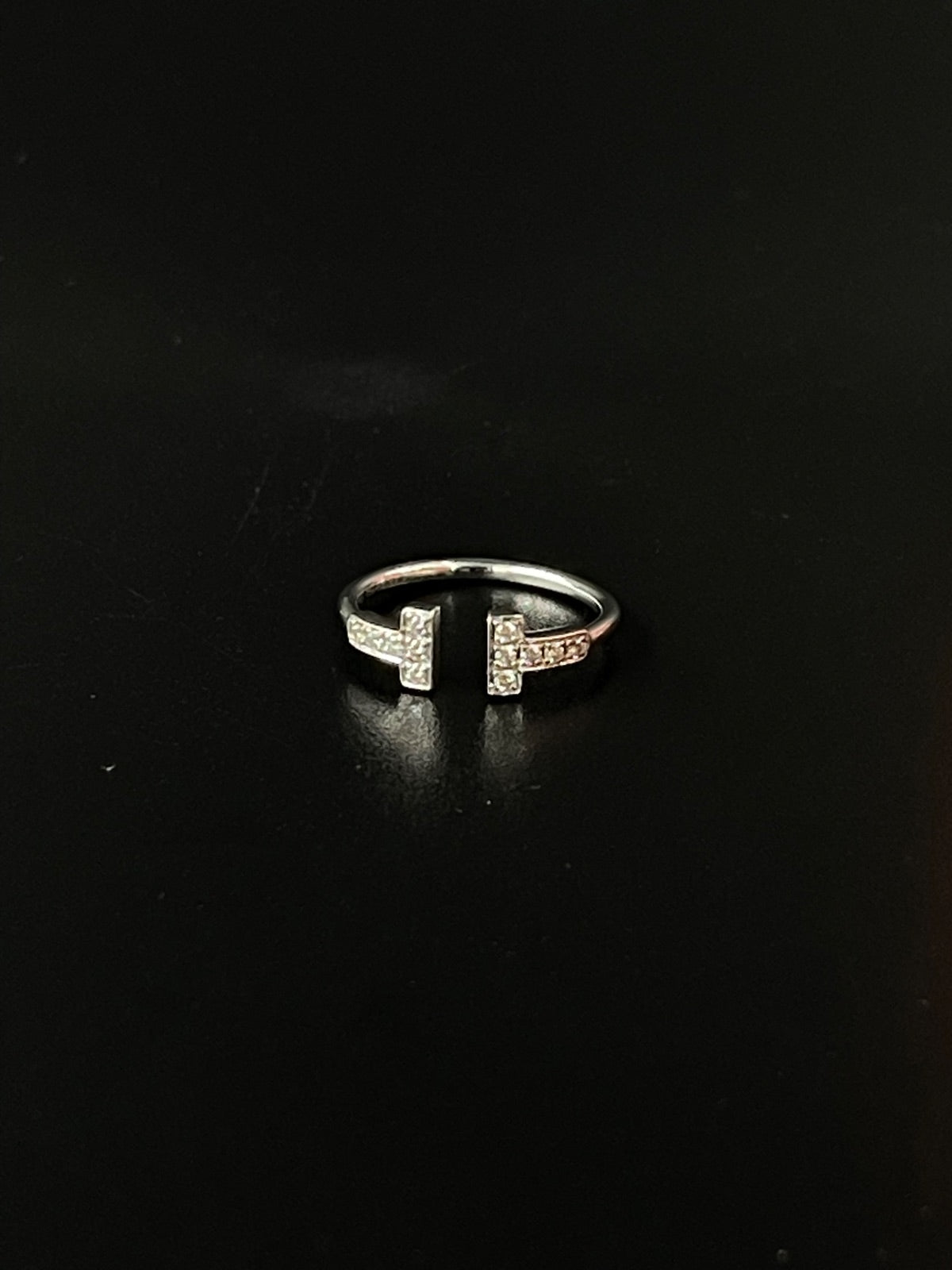 18K Gold Diamond T Wire Ring 0.13ct
