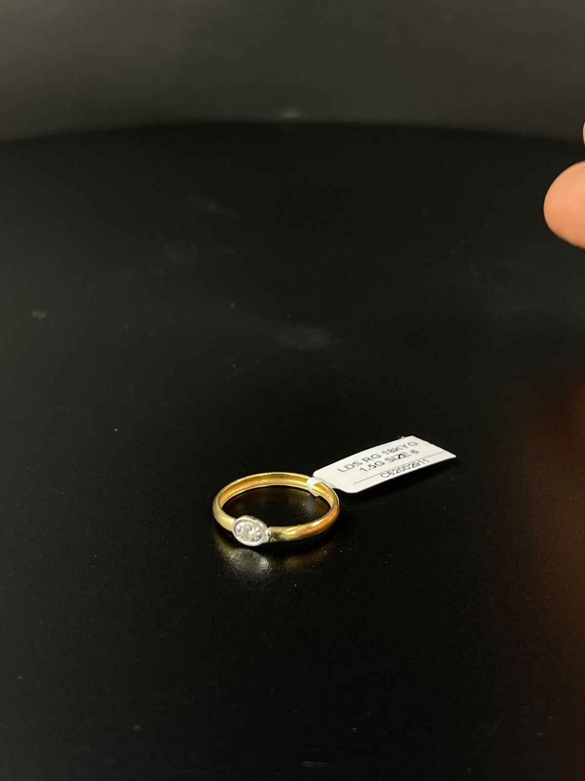 18K Gold Ring Size: 6